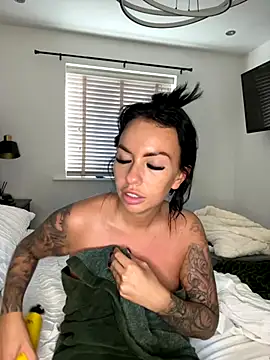 Snapshot of BELLABLACKXUK chatting on 28, 10, 2025 BELLABLACKXUK online show from 28, 10, 2025