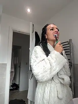 Snapshot of BELLABLACKXUK chatting on 11, 11, 2025 BELLABLACKXUK online show from 11, 11, 2025