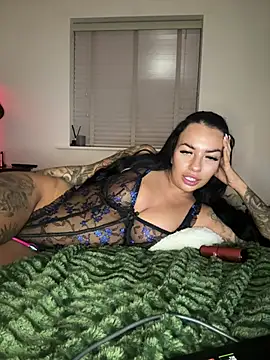 Snapshot of BELLABLACKXUK chatting on 7, 4, 2026 BELLABLACKXUK online show from 7, 4, 2026
