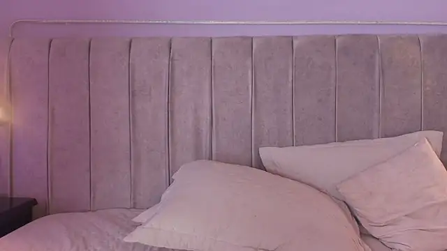 Snapshot of Larra_Scott_ chatting on 28, 9, 2025 Larra Scott online show from 28, 9, 2025