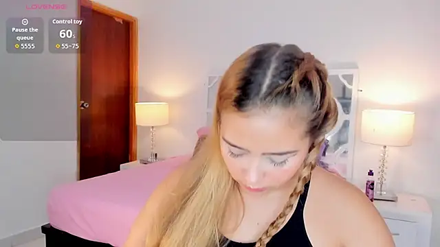 MikaelaStone online show from 24, 11, 2025