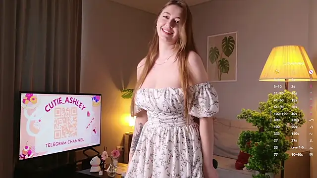 Luna Foxy online show from 7, 10, 2025