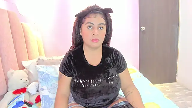 Snapshot of AndreaSweet2 chatting on 10, 10, 2025 AndreaSweet2 online show from 10, 10, 2025