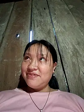 Snapshot of MuiNay chatting on 1, 10, 2025 MuiNay online show from 1, 10, 2025