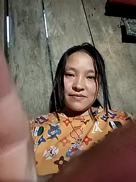 Snapshot of MuiNay chatting on 2, 10, 2025 MuiNay online show from 2, 10, 2025