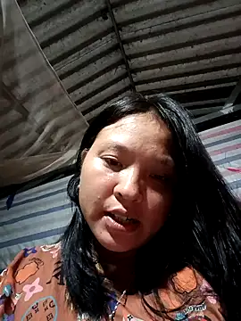 Snapshot of MuiNay chatting on 4, 10, 2025 MuiNay online show from 4, 10, 2025