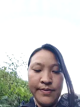 Snapshot of MuiNay chatting on 4, 10, 2025 MuiNay online show from 4, 10, 2025
