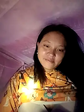 Snapshot of MuiNay chatting on 7, 10, 2025 MuiNay online show from 7, 10, 2025