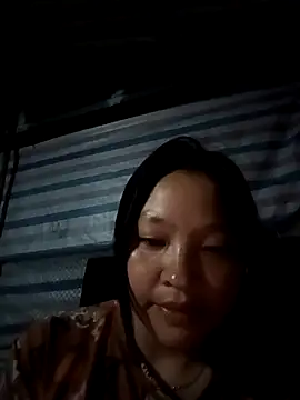 Snapshot of MuiNay chatting on 8, 10, 2025 MuiNay online show from 8, 10, 2025