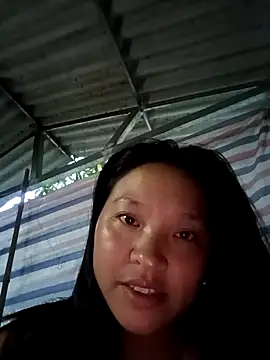 Snapshot of MuiNay chatting on 13, 10, 2025 MuiNay online show from 13, 10, 2025