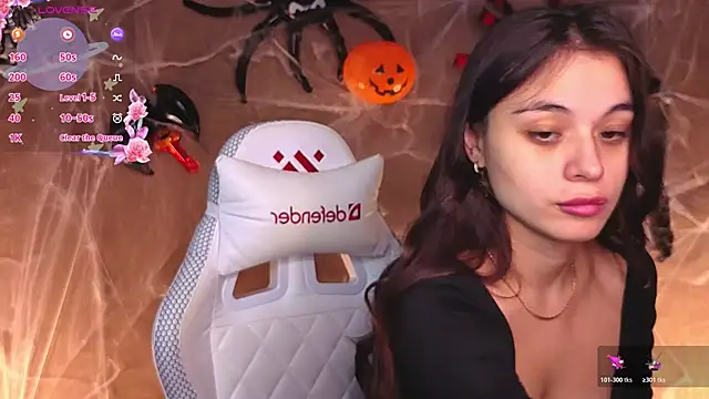 Leila Hefner online show from 21, 10, 2025