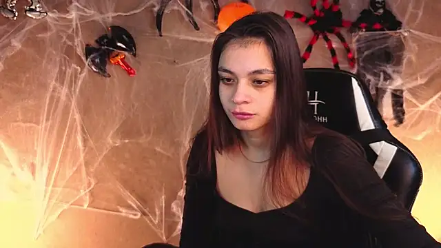 Leila Hefner online show from 29, 10, 2025