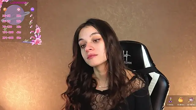 Leila Hefner online show from 6, 11, 2025