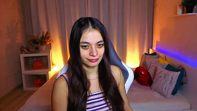 Leila Hefner online show from 26, 11, 2025