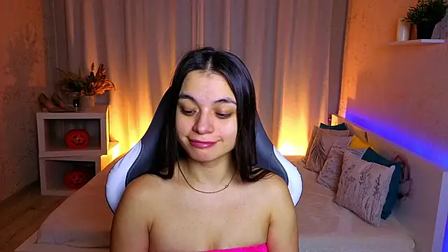 Leila Hefner online show from 28, 11, 2025