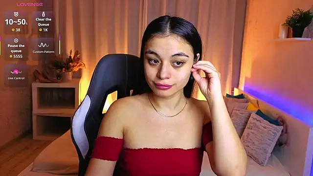 Leila Hefner online show from 2, 12, 2025