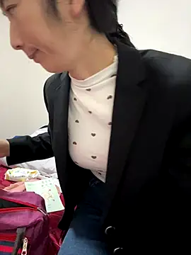 Snapshot of crhong666 chatting on 5, 11, 2025 crhong666 online show from 5, 11, 2025