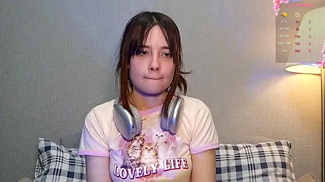 Honeey Beee online show from 15, 12, 2025