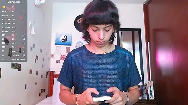 Snapshot of DannyPhantom555 chatting on 22, 10, 2025 DannyPhantom555 online show from 22, 10, 2025