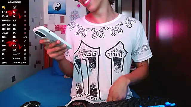 Snapshot of DannyPhantom555 chatting on 28, 11, 2025 DannyPhantom555 online show from 28, 11, 2025