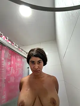 Snapshot of LuckyKhloe chatting on 30, 9, 2025 LuckyKhloe online show from 30, 9, 2025