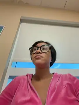 Snapshot of LuckyKhloe chatting on 4, 10, 2025 LuckyKhloe online show from 4, 10, 2025