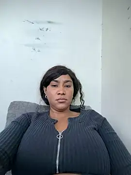 Snapshot of LuckyKhloe chatting on 29, 10, 2025 LuckyKhloe online show from 29, 10, 2025