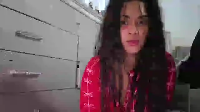 Snapshot of LuckyKhloe chatting on 25, 11, 2025 LuckyKhloe online show from 25, 11, 2025