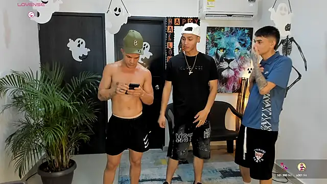 Snapshot of Playhardsex_ chatting on 5, 10, 2025 Playhardsex online show from 5, 10, 2025