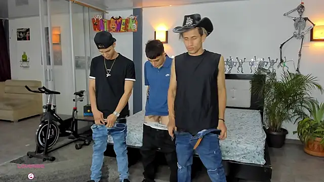 Snapshot of Playhardsex_ chatting on 12, 10, 2025 Playhardsex online show from 12, 10, 2025