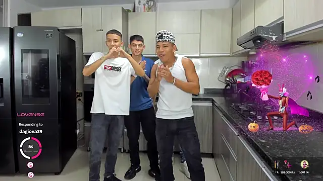 Snapshot of Playhardsex_ chatting on 23, 10, 2025 Playhardsex online show from 23, 10, 2025