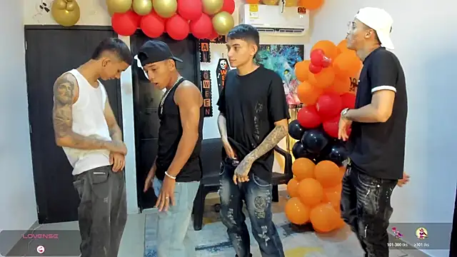 Snapshot of Playhardsex_ chatting on 25, 10, 2025 Playhardsex online show from 25, 10, 2025