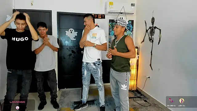 Snapshot of Playhardsex_ chatting on 28, 10, 2025 Playhardsex online show from 28, 10, 2025