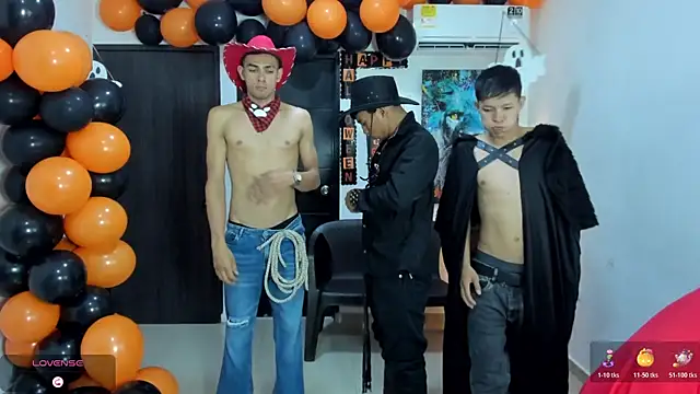 Snapshot of Playhardsex_ chatting on 29, 10, 2025 Playhardsex online show from 29, 10, 2025