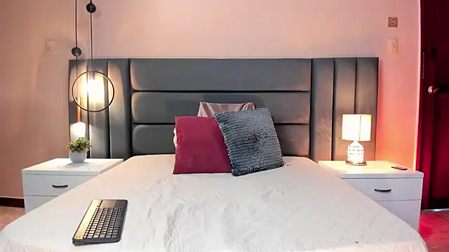 DaphneBeaumont online show from 8, 10, 2025