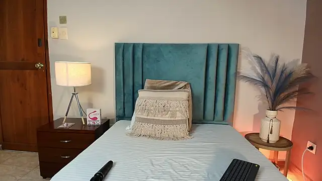 DaphneBeaumont online show from 26, 11, 2025