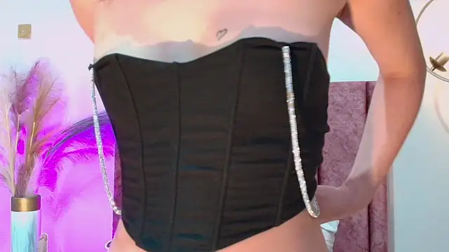 Snapshot of AelinDuvalier chatting on 14, 11, 2025 AelinDuvalier online show from 14, 11, 2025