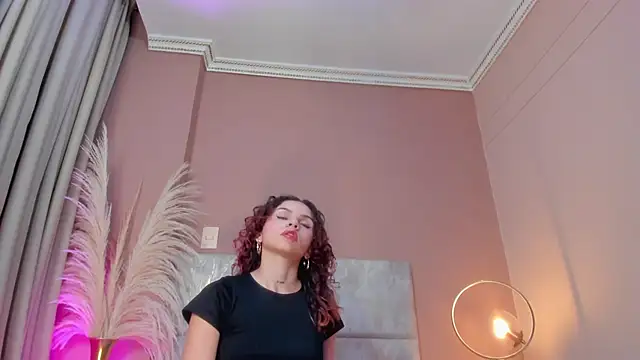 Snapshot of AelinDuvalier chatting on 21, 11, 2025 AelinDuvalier online show from 21, 11, 2025