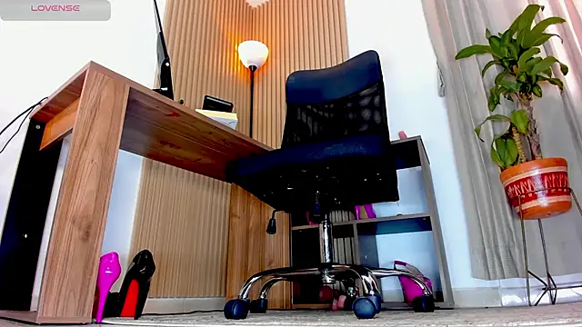 Anastacia lestrange online show from 5, 11, 2025