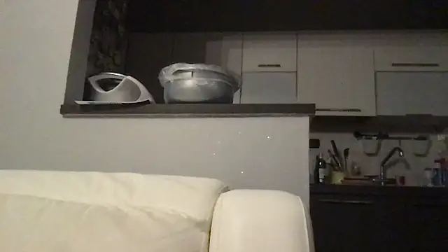 Axl hot online show from 11, 4, 2026