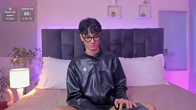 Phillicious   online show from 3, 12, 2025