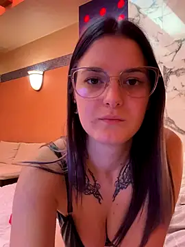 Snapshot of SuzyMiu chatting on 24, 11, 2025 SuzyMiu online show from 24, 11, 2025