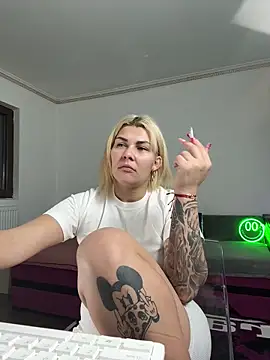 MiaKiittyy online show from 21, 12, 2025