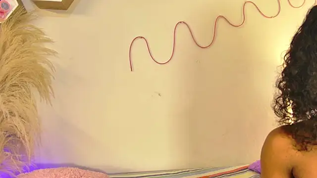 Snapshot of tatixxxvega chatting on 28, 10, 2025 tatixxxvega online show from 28, 10, 2025