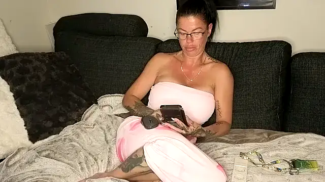 sexygilf82 online show from 8, 6, 2026