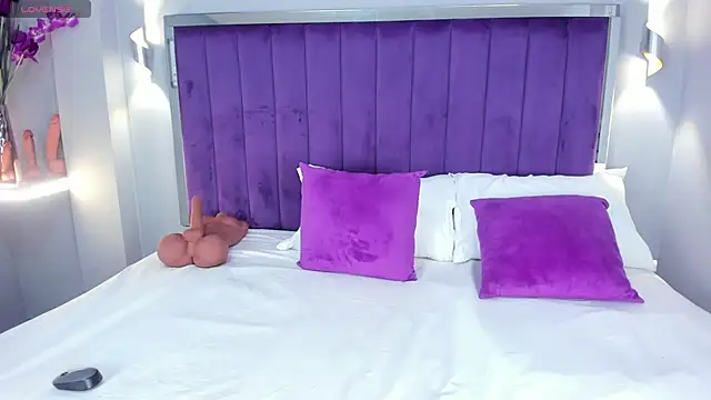 ElaraDusk online show from 24, 10, 2025