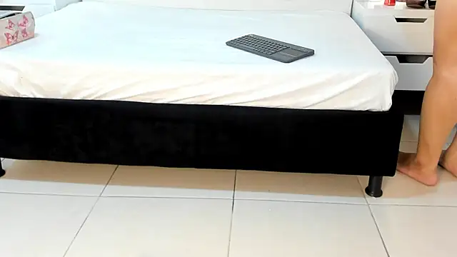 VanessaHard as online show from 13, 9, 2025