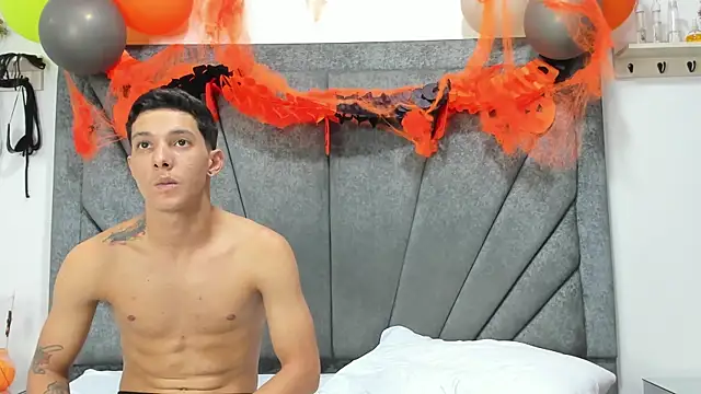 ZafiroAndFlynn online show from 26, 10, 2025