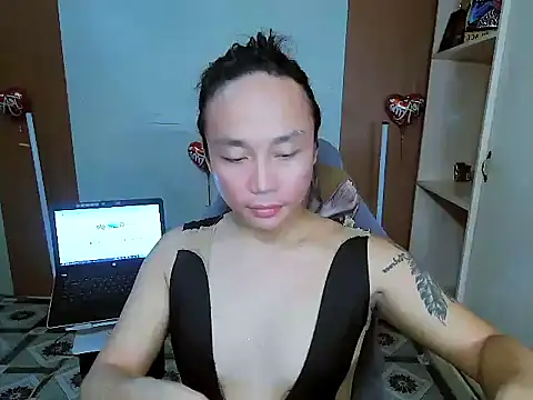 YourNikkieXxx online show from 4, 2, 2026