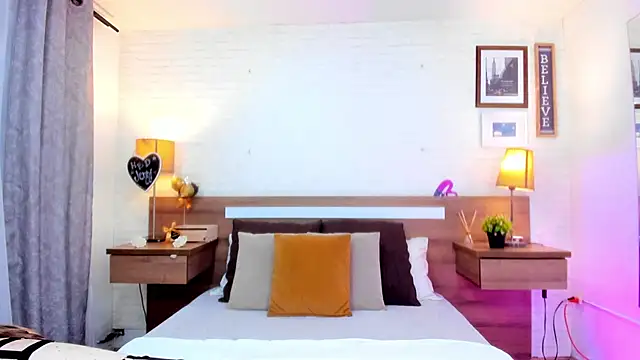 JenniferAuriston online show from 18, 4, 2026